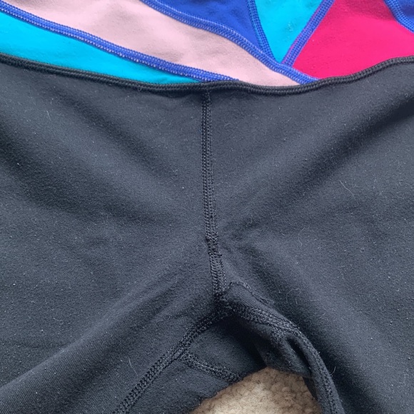 Ivivva Girls Black Capri Leggings - Picture 4 of 4